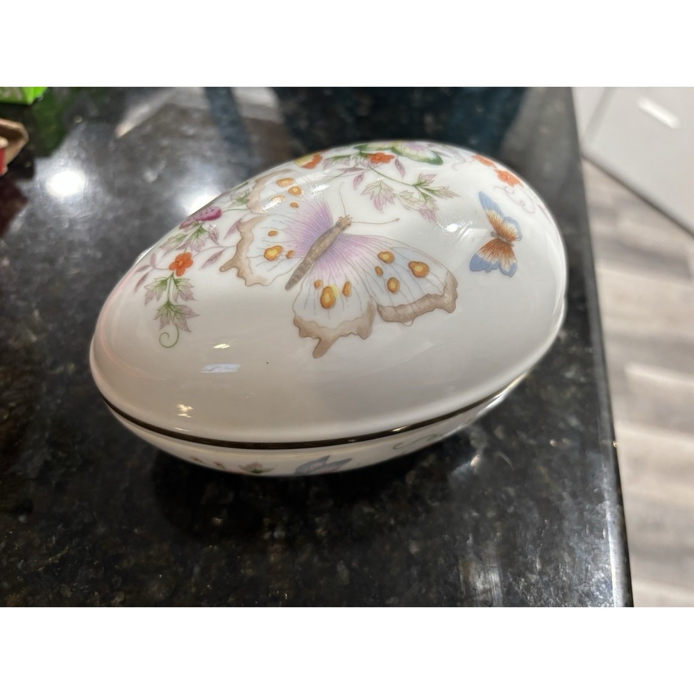 VINTAGE Avon Fine Porcelain Egg Shaped Dish w/Lid 22K GOLD TRINKET DISH 1979 - Picture 2 of 5